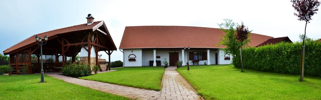 Falusi Patika - Tisza-To Vendeghaz Tiszaszolos Bagian luar foto